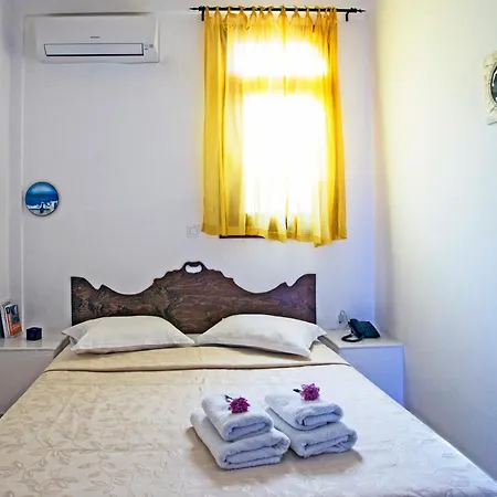 The Birds Incl Car And Breakfast And Airport Pick Up Aparthotel Perissa (Santorini)